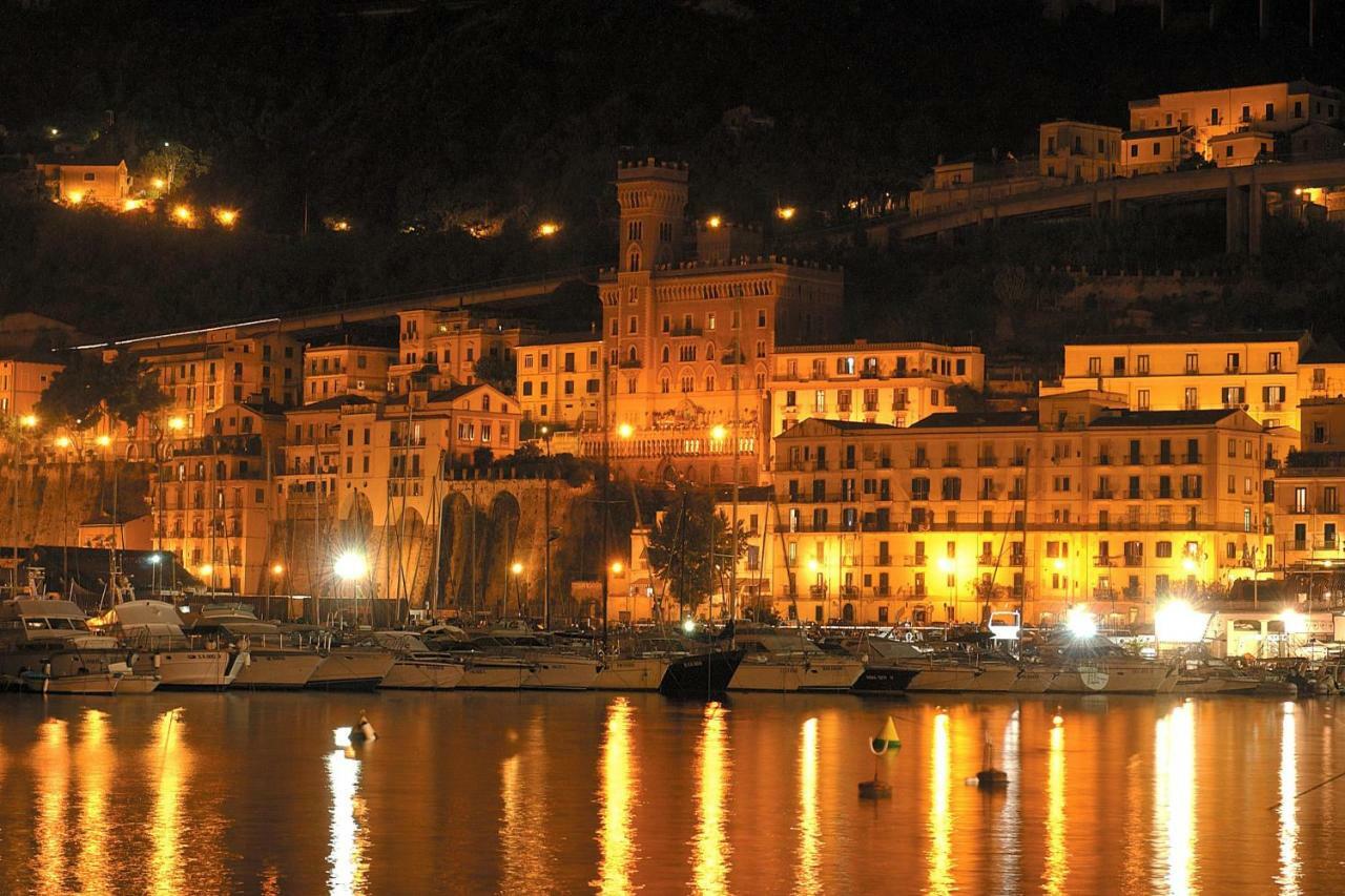 Starhost - Golden Suite Salerno Dış mekan fotoğraf